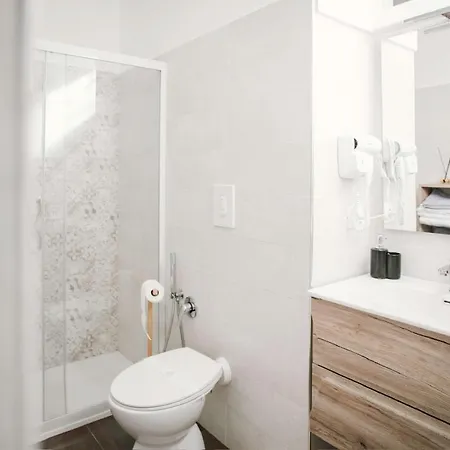 Des Amours - Luxury & - *